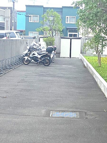 バイク置き場（初回登録料のみ1000円）