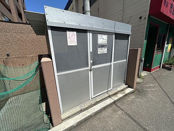 敷地内ごみ置き場