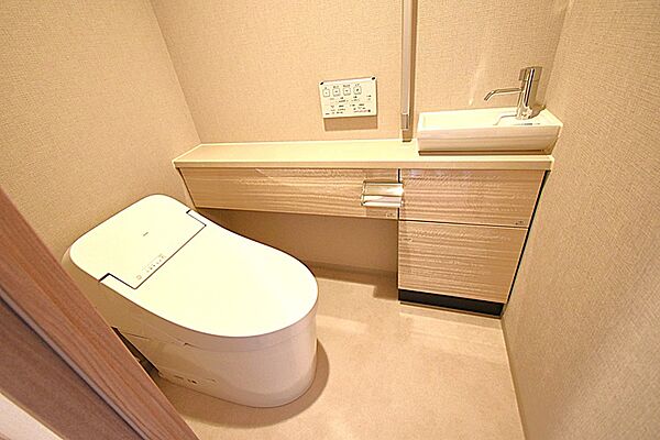 セフィオンテクト仕様の超節水トイレ（TOTO製）採用