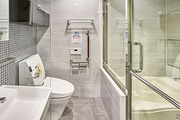 ホテルライクな浴室・トイレを備え、ゲストの方にも快適にお過ごしいただけるゲストルームです。（有償）