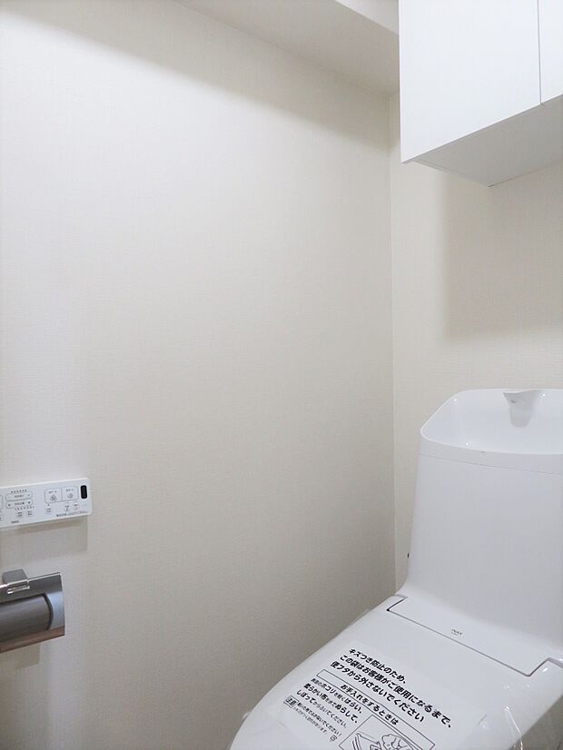 NAXアメージュ便器（フチレス形状） 「超節水ECO5トイレ」　　吊戸棚付き