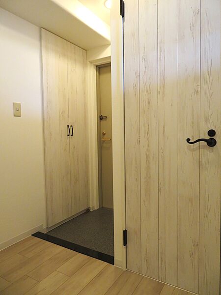 木のぬくもりを感じる「玄関」」
