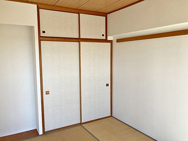 続き間の和室は収納スペースとして利用したり、一つのお部屋としてご使用いただけます。