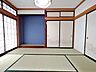 和室：ゆったりとくつろげる和室！お子様の遊び場や家族団らんのスペースになりそうですね！