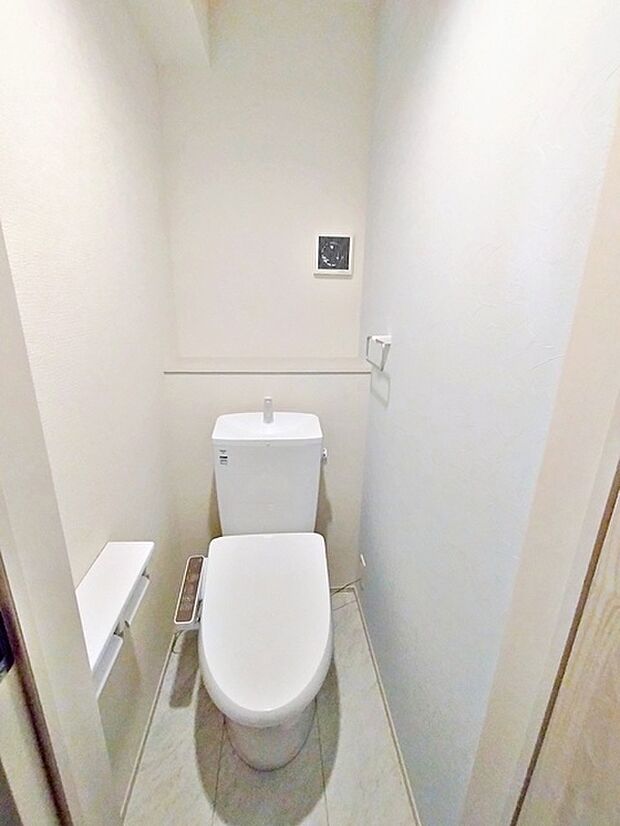 【施工例】2カ所シャワー機能付トイレを設置しており、忙しい朝の混雑も解消！ 