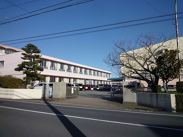 浜松市立入野小学校（210m）