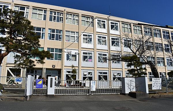 高台中学校（820m）