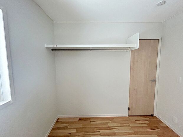 オープンのクローゼットは出し入れがすぐでき見える収納なので整理整頓がはかどります