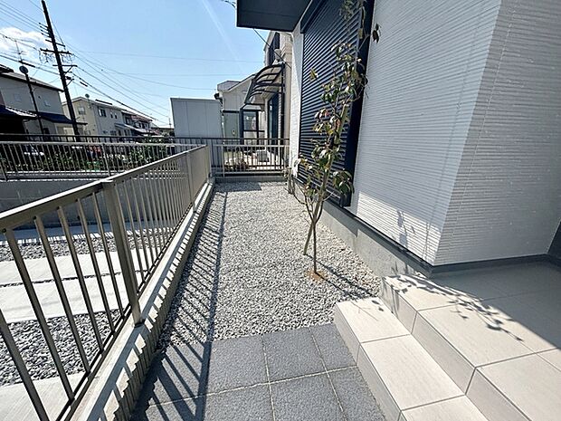 ハーブやお花を植えてガーデニングしたり、楽しみ方は自由自在!