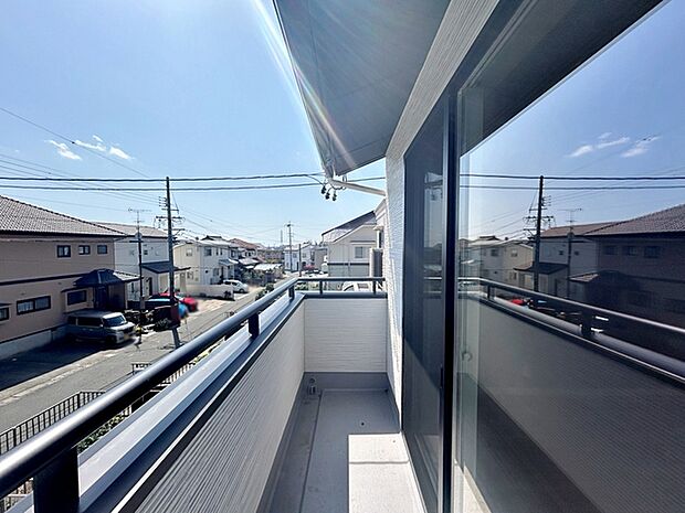 陽当たり良好で、晴れた日には洗濯物がカラッと乾きますね