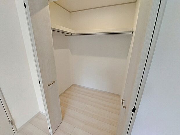 WICは洋服、帽子、バッグなど全て収納可能!お部屋がスッキリ整理整頓できます!