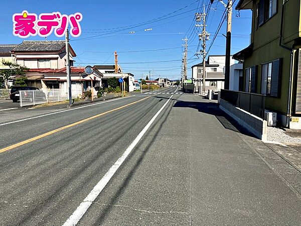 前面道路：西側約10ｍ幅