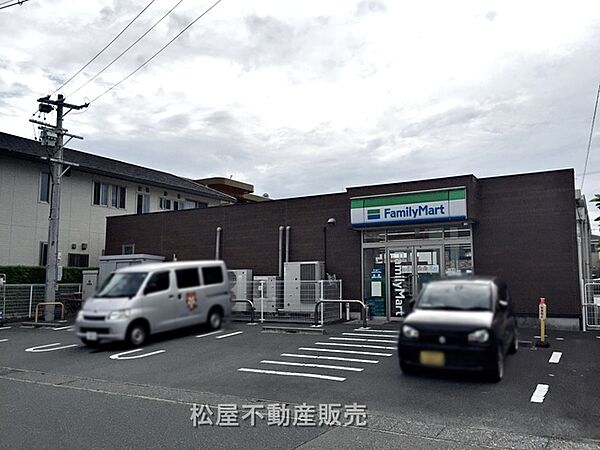 ファミリーマート浜松上島東店（560m）