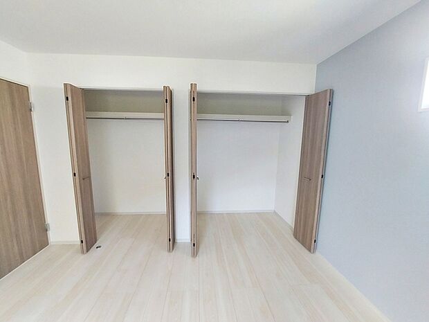 【クローゼット】 パイプハンガー付でロングコートやワンピースは畳まず収納！ 