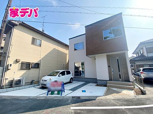 駐車場は2台分を確保、並列で駐車できます。