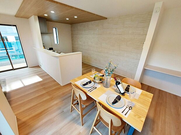 【リビング17.37帖】 お子様のスタディスペースにも便利なカウンター付き