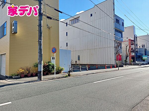接道幅約12mで駐車スペースや開口部の取り方も自由自在！