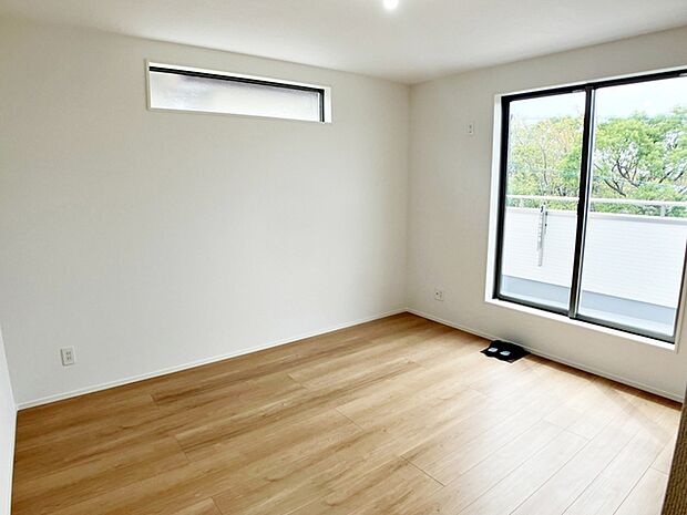 【洋室7.25帖】 寝室には大きな収納スペースがあり、室内を広々と利用できます!