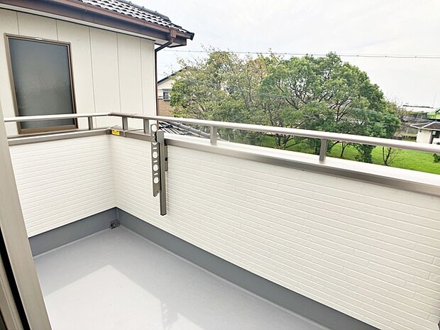 陽当たり良好で、晴れた日には洗濯物がカラッと乾きますね