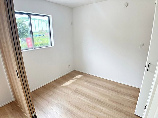 【洋室3.75帖】 1階洋室は客間として利用したり、子供部屋や書斎にするなど、様々な使い方ができます。