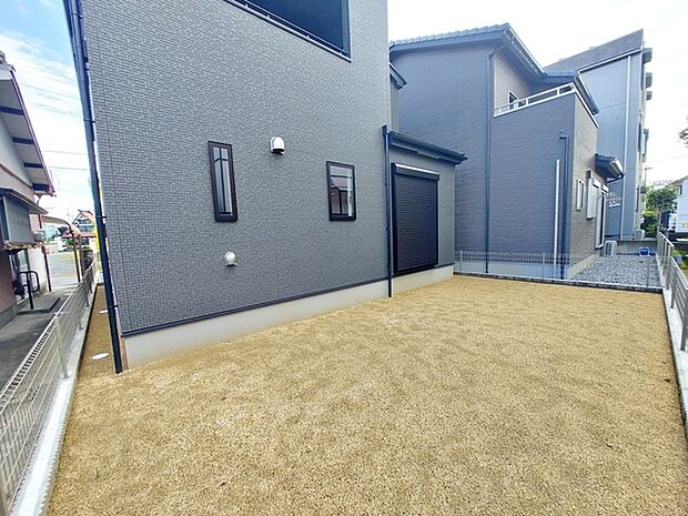 お子様大喜びの広い庭!憧れの庭付一軒家。