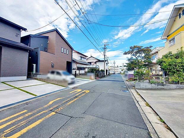 前面道路:公道北側約6m幅、前面道路はゆとりの6m!車通りが少なく、駐車が苦手な方でも安心の道路幅です