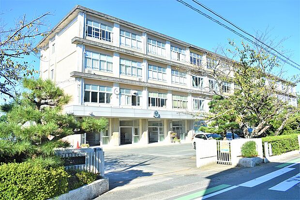 鴨江小学校(530m)