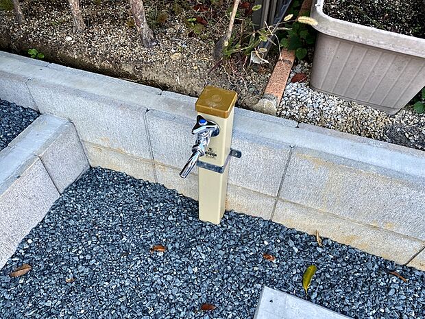 立水栓が設置されています!お庭の水撒き、洗車、お掃除、お子様の水遊びなど便利です!