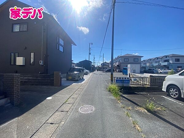 前面道路：北側約2.5ｍ幅。