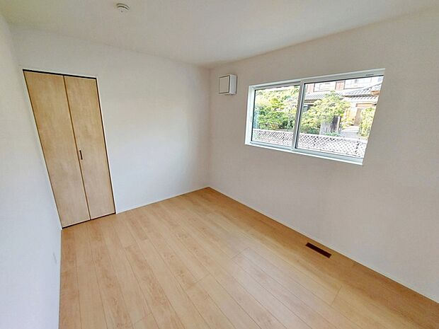 【洋室6帖】 お子様の一人部屋に最適な居室です。クローゼット付きで自然とお片付けできる環境に!