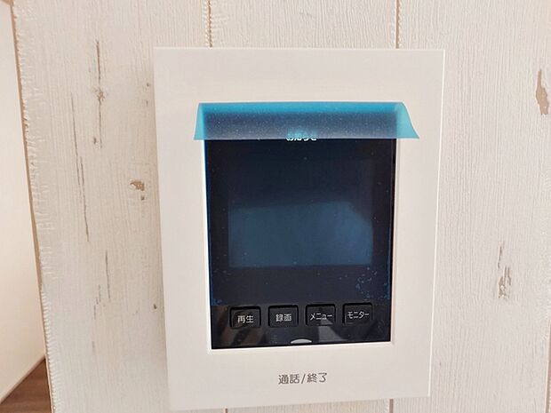 留守中の来訪者画像を自動で録画・保存できる録画機能を内蔵。防犯性に優れた安心のシステム。スッキリとしたデザインで、誰でも簡単に操作していだけます。