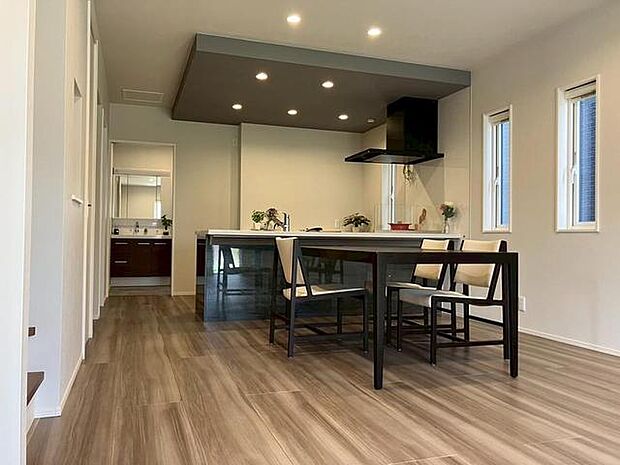 ご家族みんながゆっくりくつろげる広々リビング  