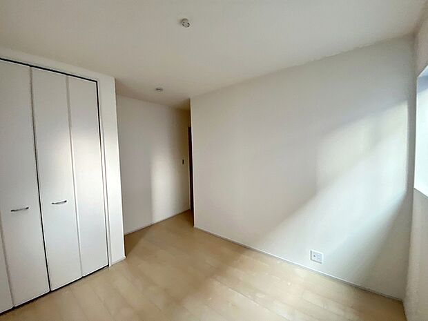 【洋室6.1帖】 お子様の一人部屋に最適な居室です。クローゼット付きで自然とお片付けできる環境に!