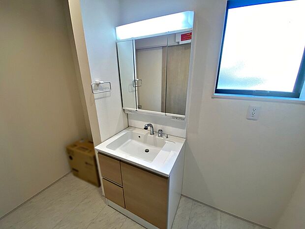 【洗面所】 収納力と機能性に優れた使いやすい設備で、忙しい朝の身支度もスムーズに！ 