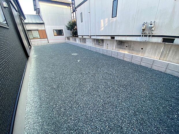 ハーブやお花を植えてガーデニングしたり、楽しみ方は自由自在!