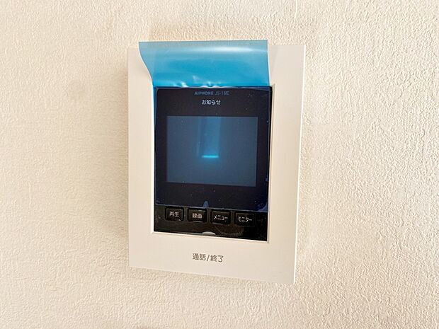 【TVモニター付きインターホン】カラーモニターでとても鮮明に来訪者が確認でき、とても便利です。
