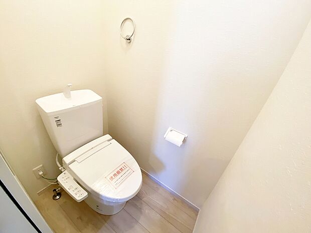 【1階トイレ】 各フロア1カ所ずつシャワー機能付トイレを設置しており、忙しい朝の混雑も解消！ 