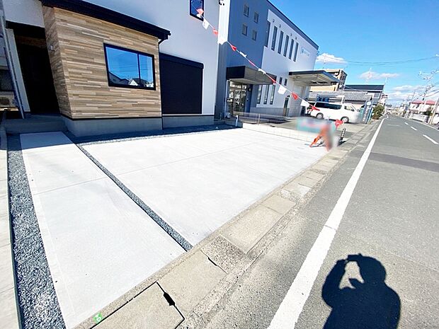 【駐車場】 広々3台駐車可能物件!!お友達が遊びに来た時も安心!