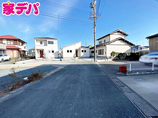 前面道路：西側約4ｍ幅 