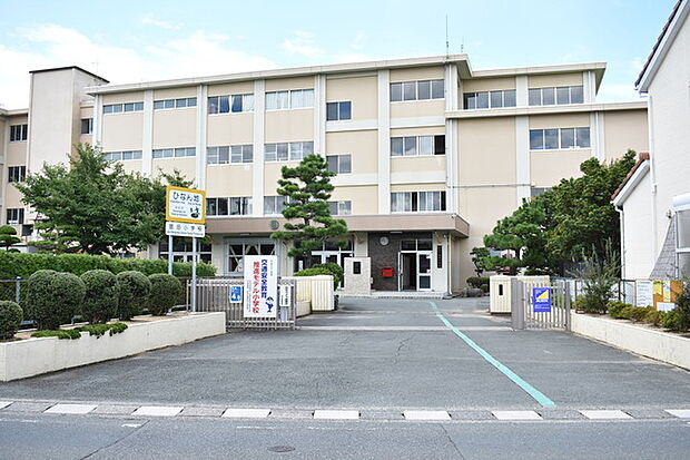 飯田小学校（1070m）