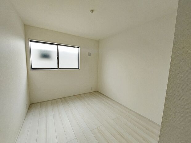 【ストレージルーム5.44帖】 収納部屋以外に、趣味を楽しむプライベート空間として活用することも可能です 