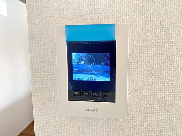 TVモニター付きインターホンが設置されます。来訪者を室内から確認できるので安心です。 