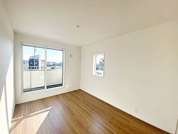 【洋室6帖】 バルコニーに面した洋室は視覚的にも広がりがでる開放的な空間になります。