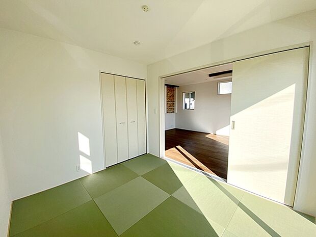 【和室5.25帖】 リビングと続き間の和室は落ち着きますね。ゆったりとした時間を過ごせます。