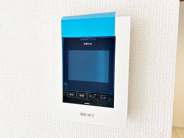 留守中の来訪者画像を自動で録画・保存できる録画機能を内蔵。防犯性に優れた安心のシステム。スッキリとしたデザインで、誰でも簡単に操作していだけます。