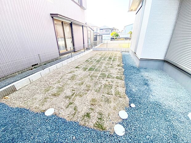 ハーブやお花を植えてガーデニングしたり、楽しみ方は自由自在！ 