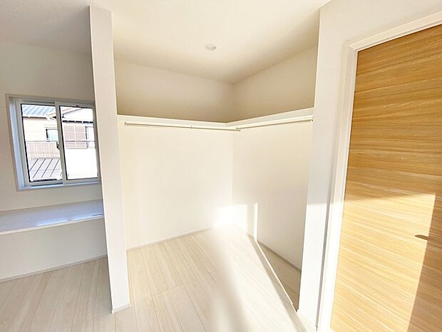 【WIC】 WICは洋服、帽子、バッグなど全て収納可能!お部屋がスッキリ整理整頓できます!(洋室7.61帖)