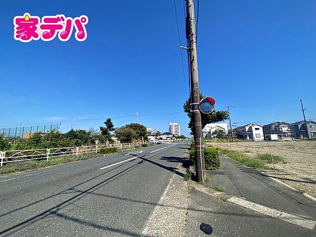 前面道路も広く車通りも少ないのです。