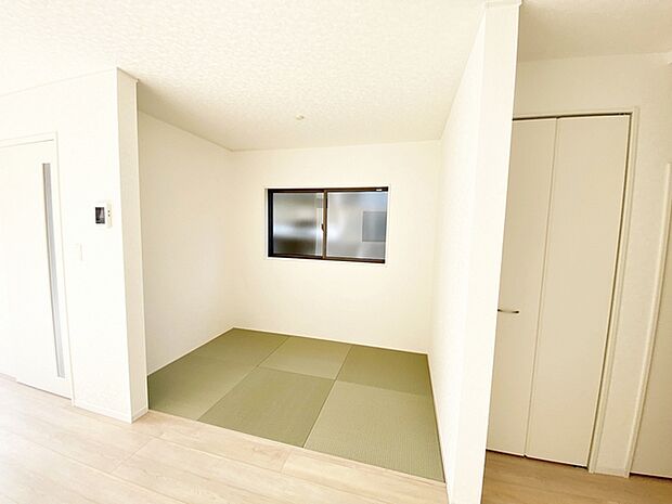 【和室3帖】 リビングと続き間の和室は落ち着きますね。ゆったりとした時間を過ごせます。