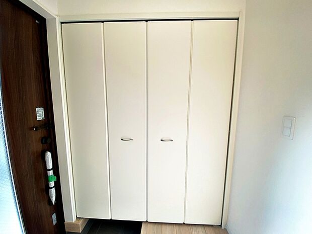 【SCL】 明るく清潔感のある玄関！大容量のシューズボックス付き！！ 